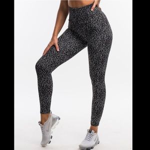 ECHT Essentia Scrunch Leggings